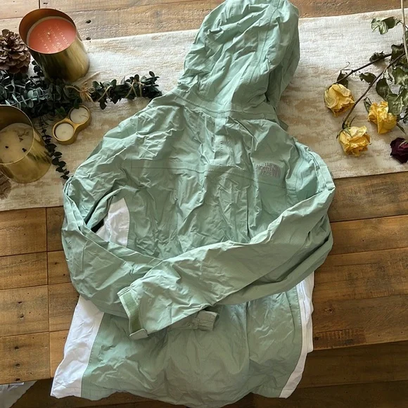 North Face Snowboarding Jacket. XS. Gently Used. Minor scuffs. Sage. Green. - Picture 8 of 13